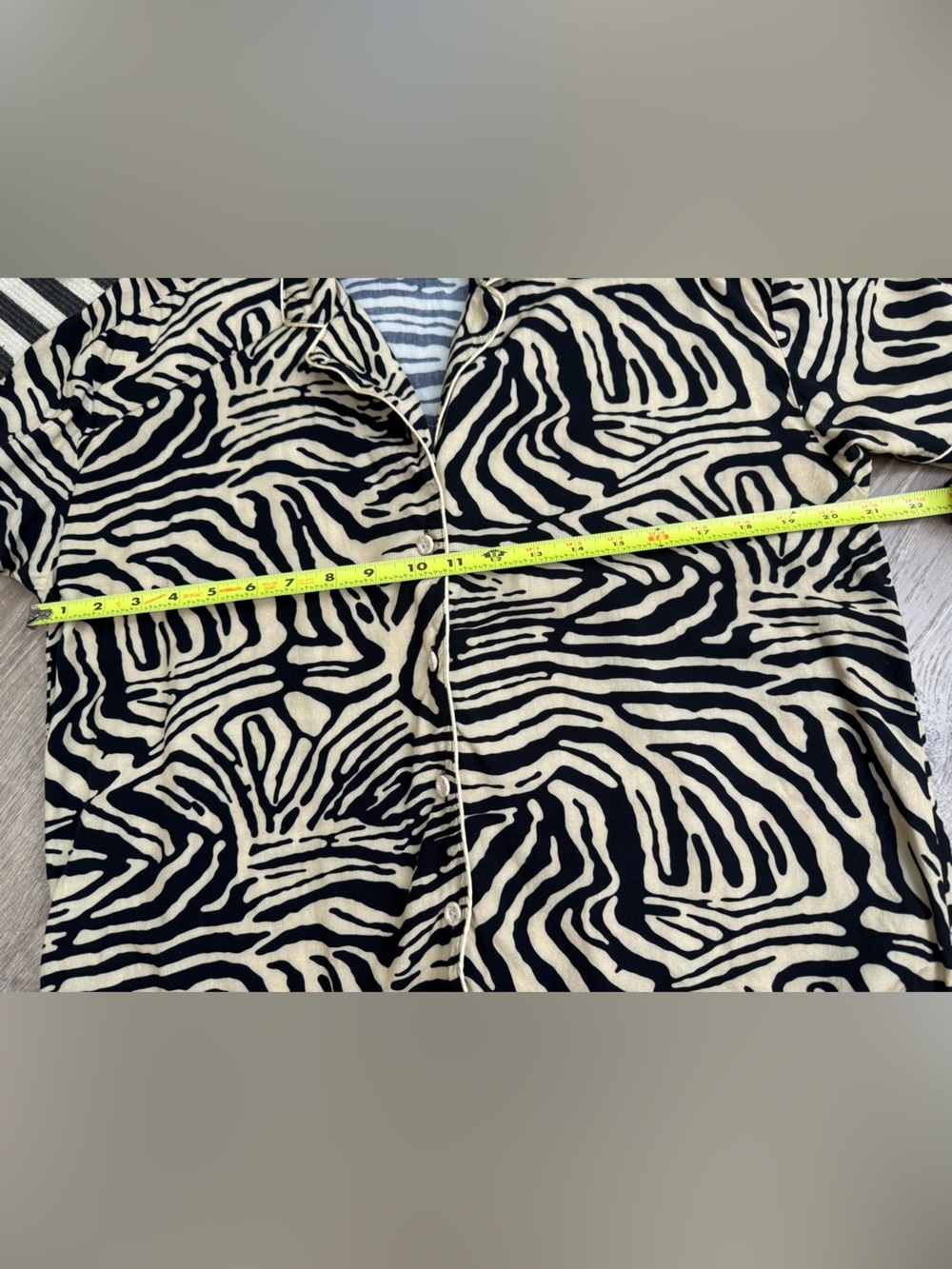 Maaji Womens Animal Print Sole Shirt Medium Multi Button Up Top - Picture 4 of 7